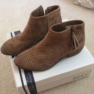 Never worn Roxy Booties